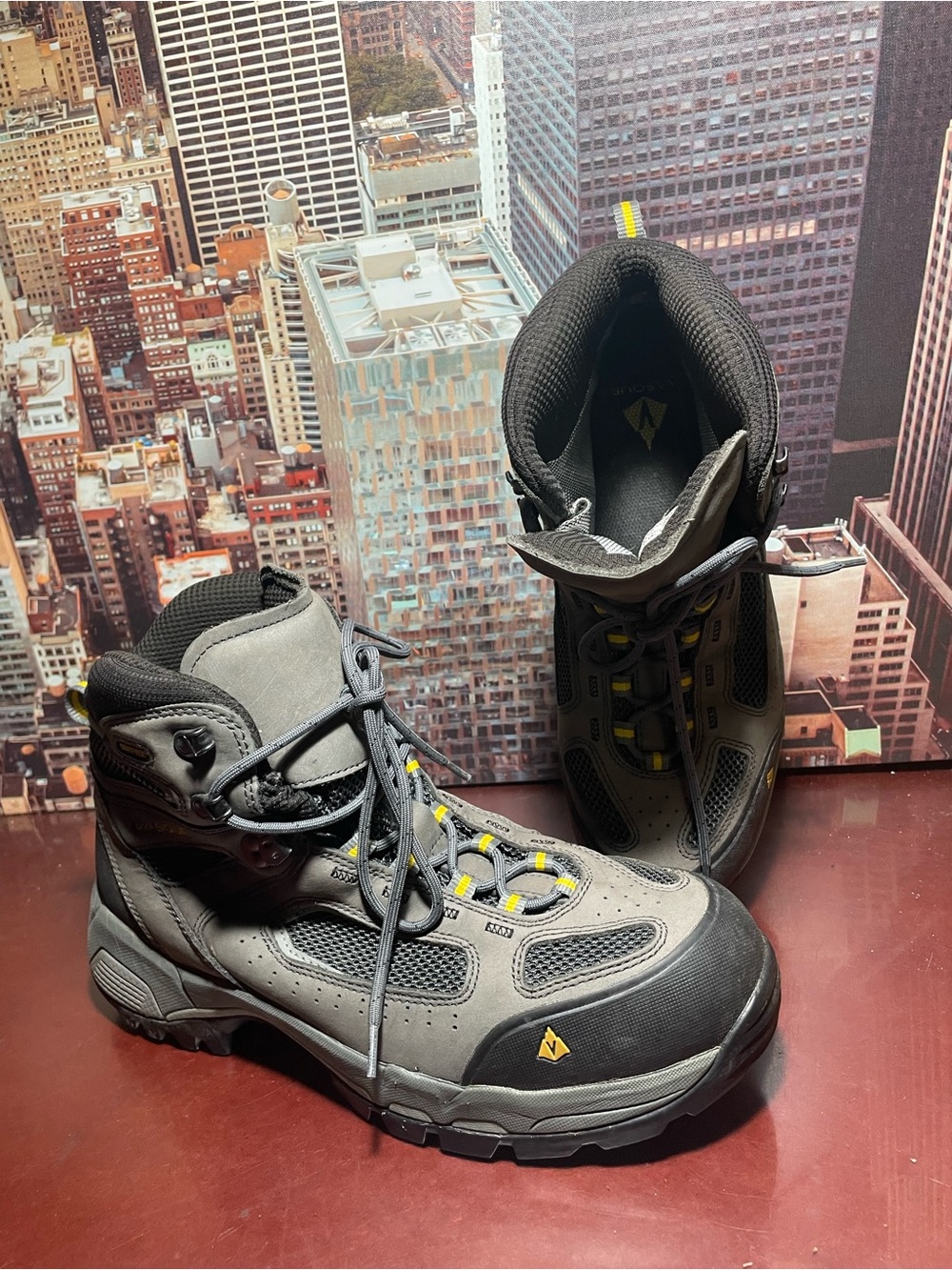 Vasque Hiking Boots Mens Size 11 W Gore-Tex Waterproof Vibram Mid Top 7480